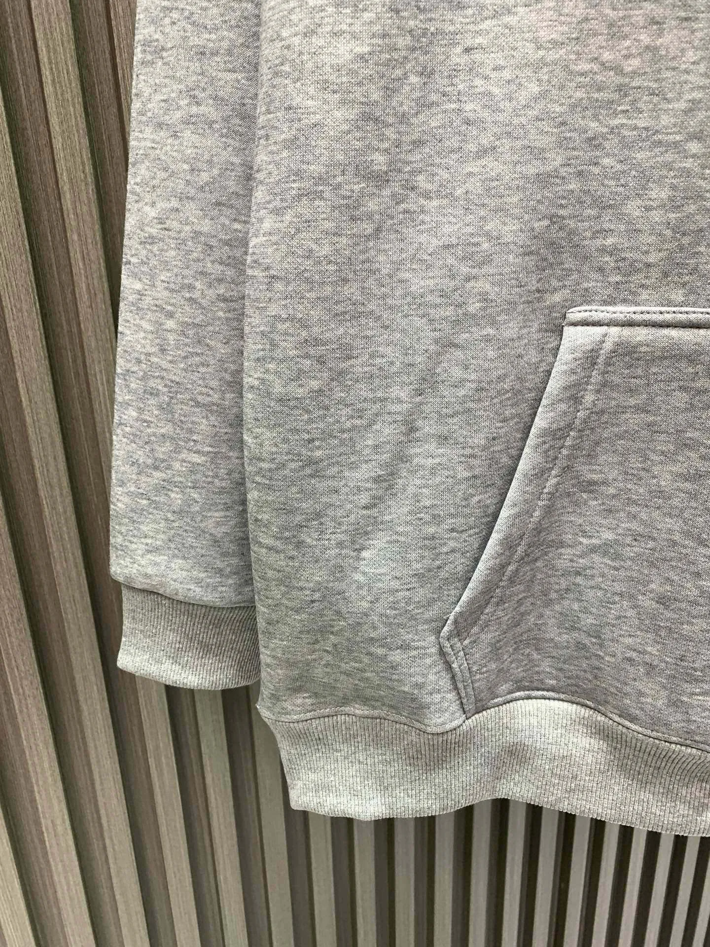 🅿️280 🀄️ Louis Vuitton Louis Vuitton Louis Vuitton 25ssIv paper airplane master design trendy brand new printed round neck sweatshirt autumn and winter 400 grams of pure cotton ➕ silver fox velvet New trendy classic sweatshirt Exquisite tailoring High-quality craftsmanship Made of custom-woven and dyed pure cotton fabric about 400 grams of pure cotton sweatshirt fabric Pattern imported digital printing technology Durable and washable, long-wearing without deformation Micro wide and versatile, the latest brick cabinets for men and women are synchronized, os dropped shoulder version, fashionable and individual, super versatile and good-looking, very suitable for both men and women, a must-have style, tag collar, washed wheat, complete with three labels